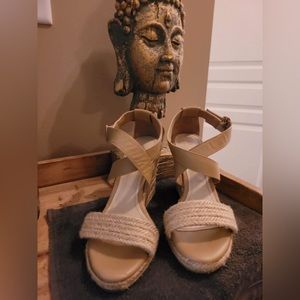 Great summer wedges, like new, I bought it in Spain, comfortable and super cute.